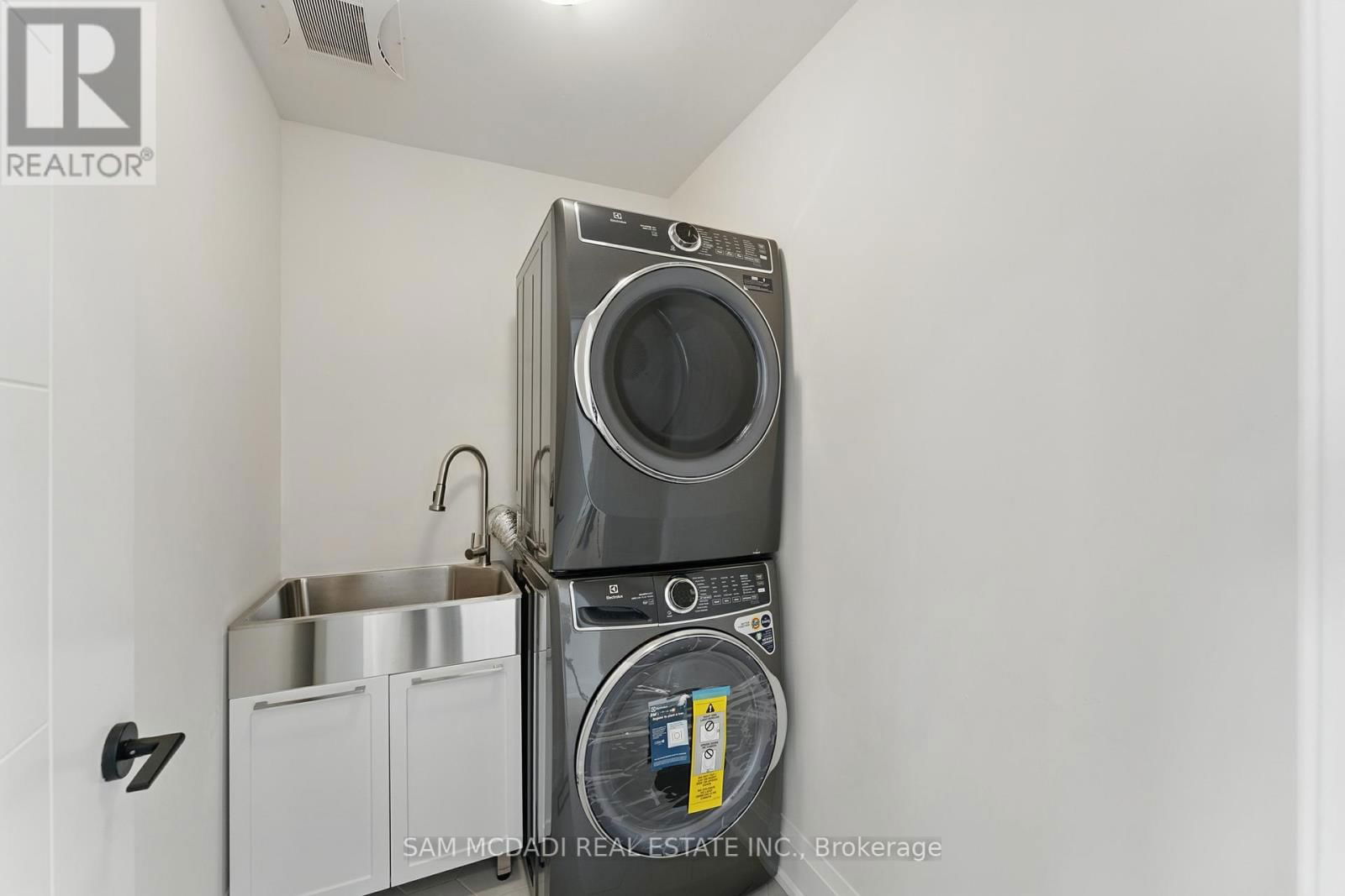1037 MEREDITH AVENUE Image 33