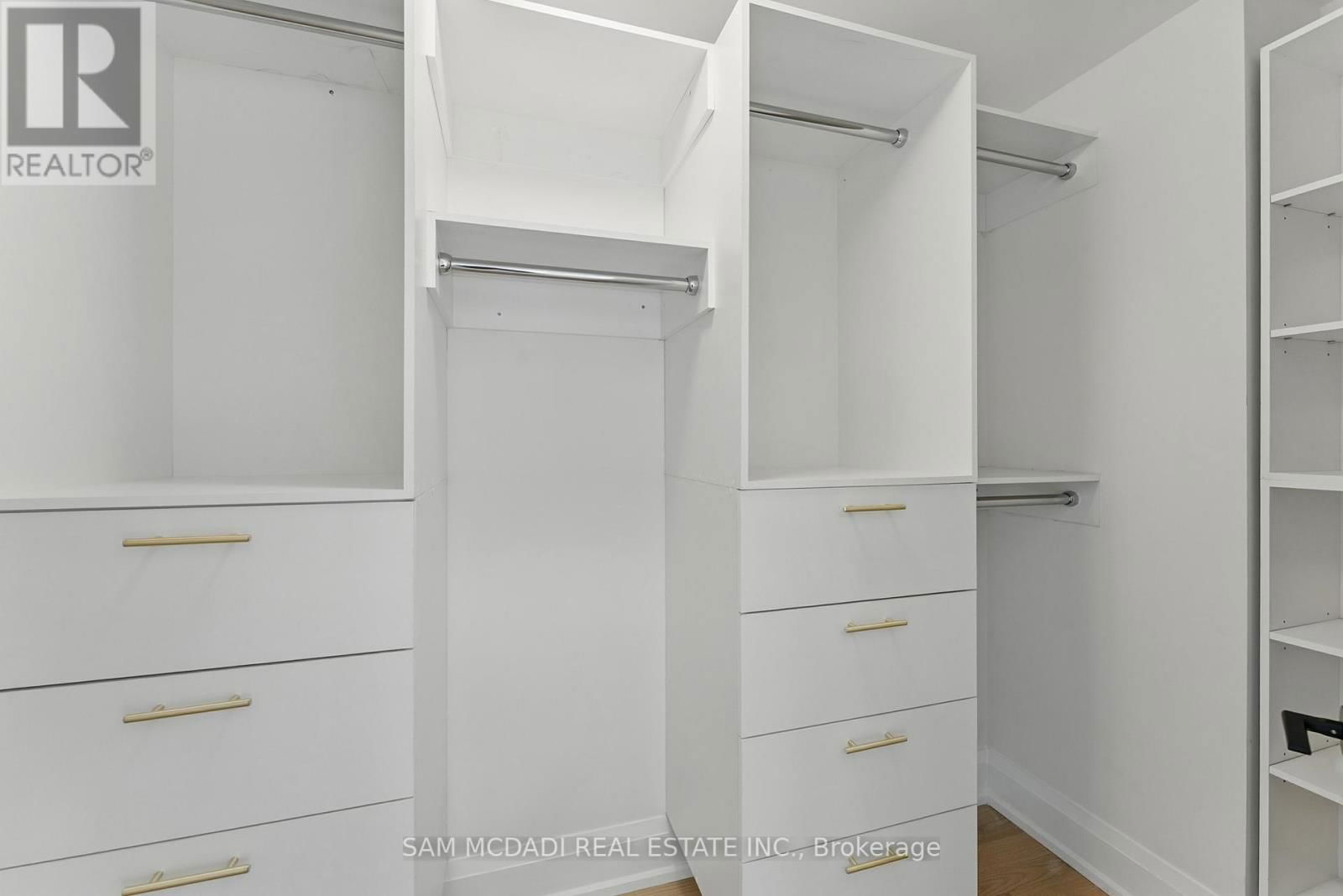 1037 MEREDITH AVENUE Image 34