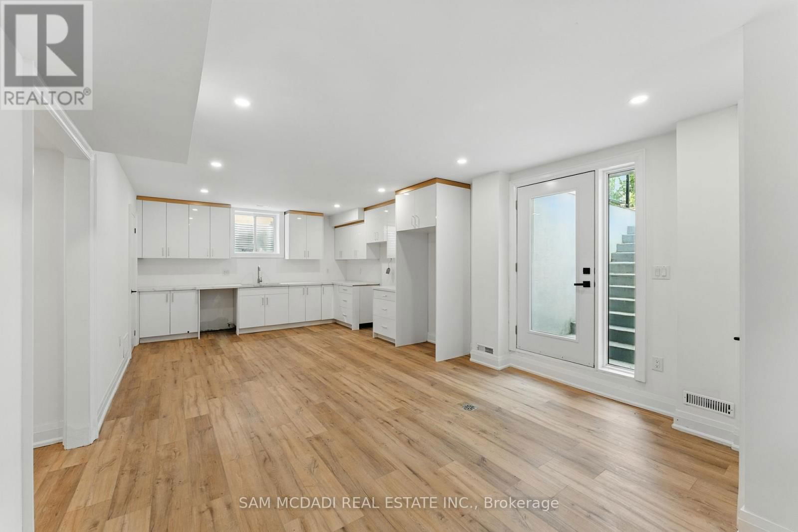 1037 MEREDITH AVENUE Image 36