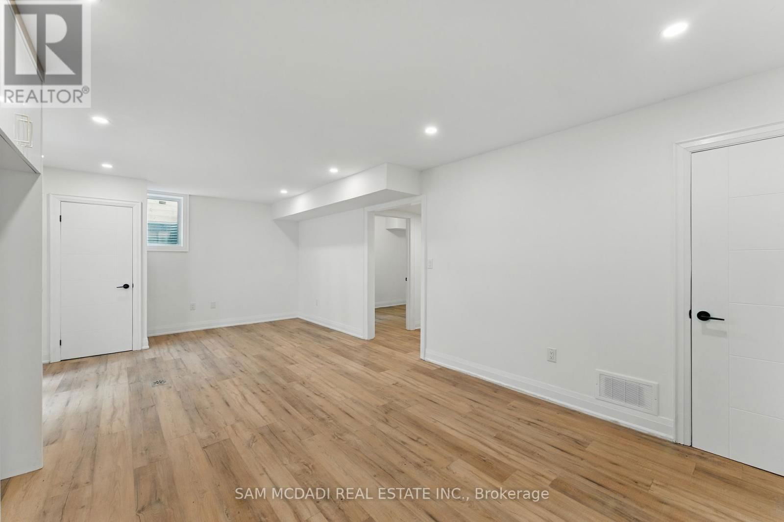1037 MEREDITH AVENUE Image 38
