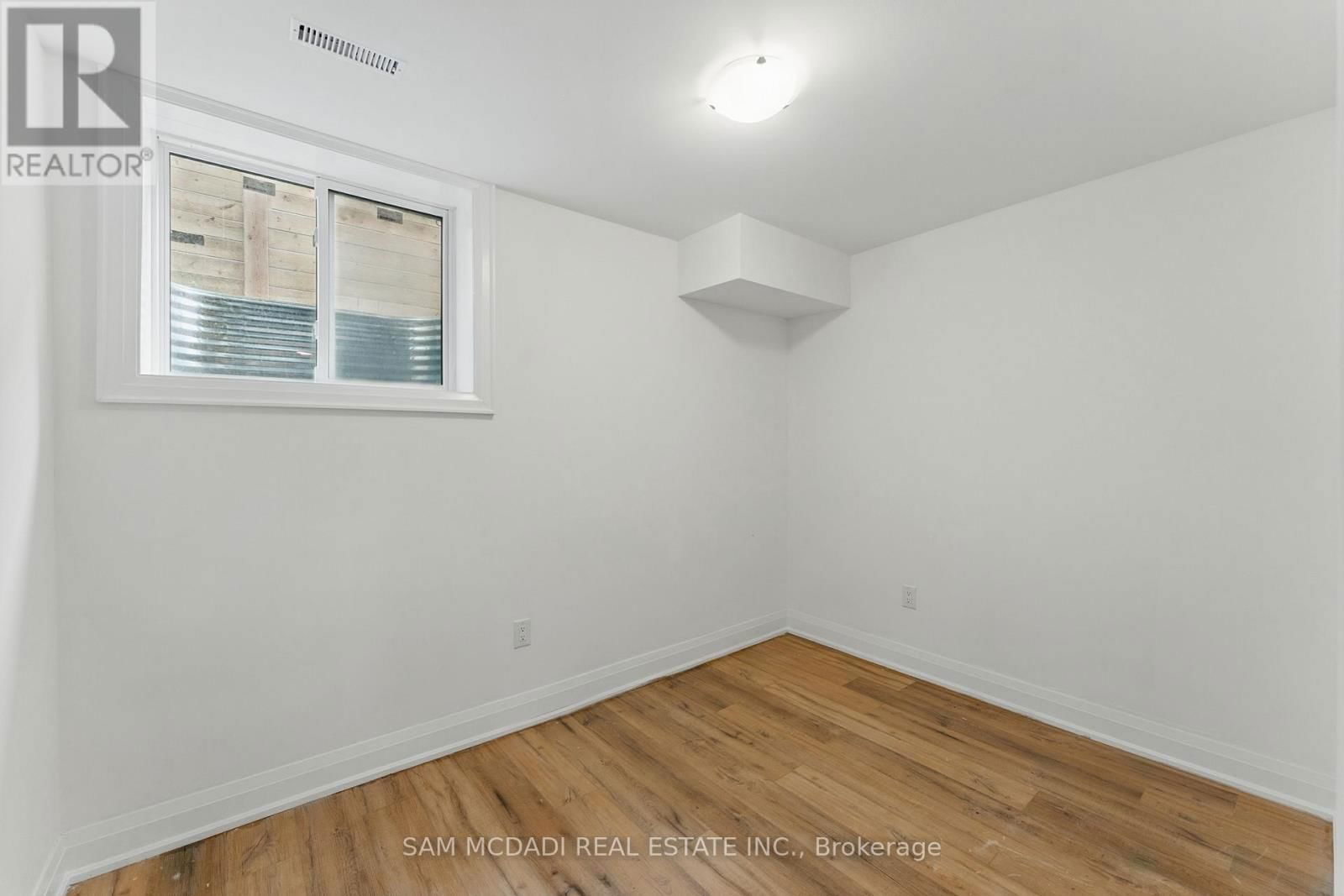 1037 MEREDITH AVENUE Image 39