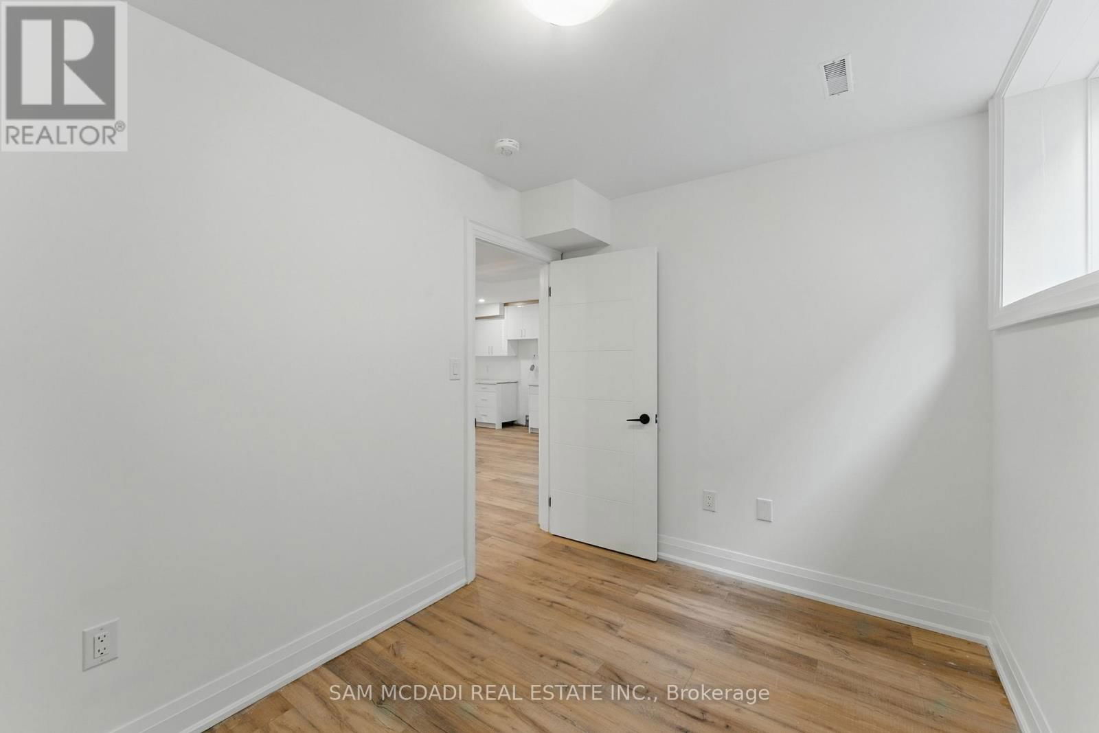 1037 MEREDITH AVENUE Image 40