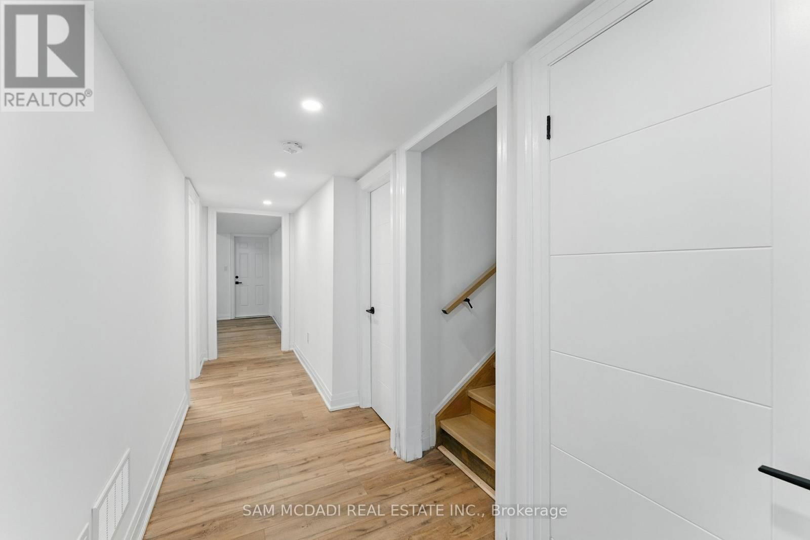 1037 MEREDITH AVENUE Image 41