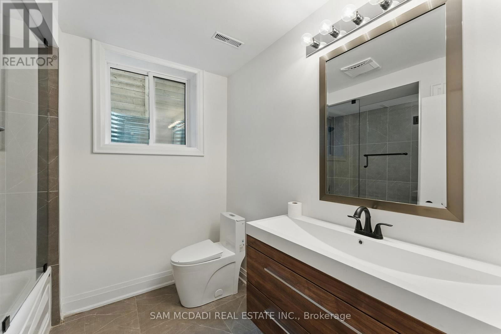 1037 MEREDITH AVENUE Image 42