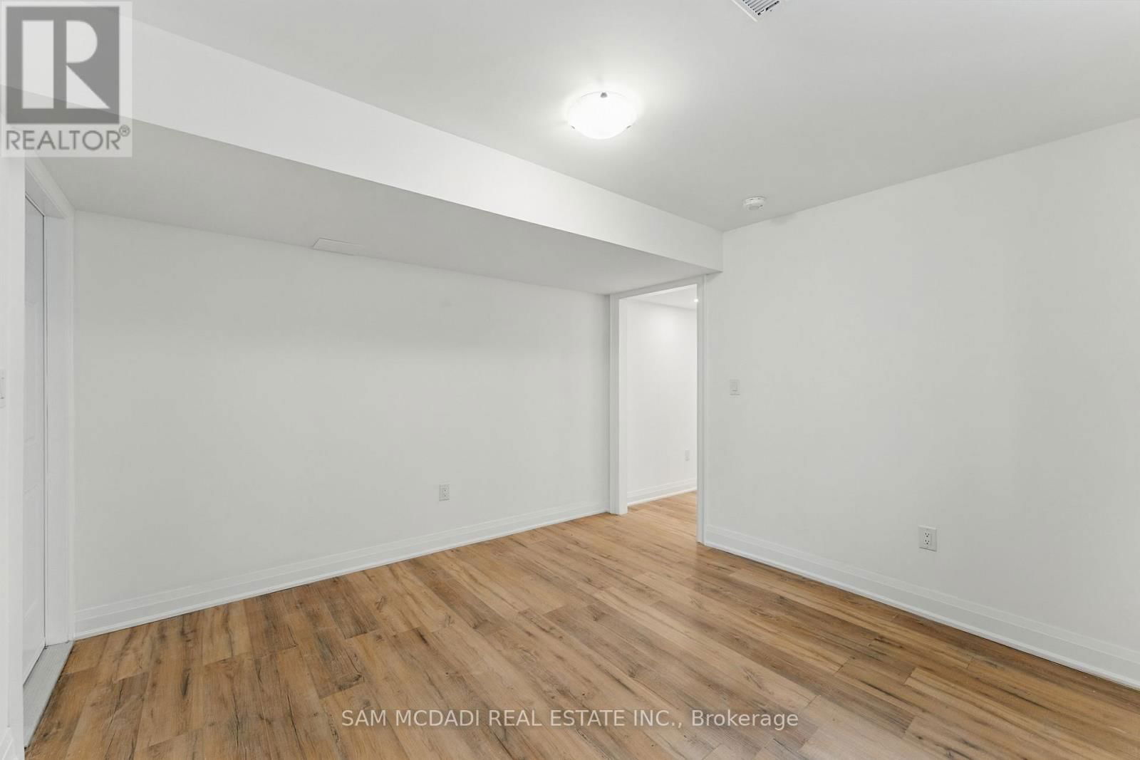 1037 MEREDITH AVENUE Image 44