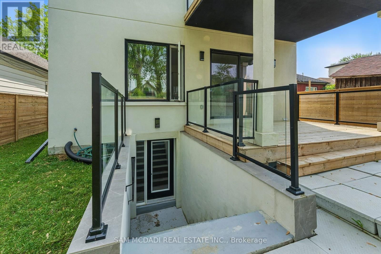 1037 MEREDITH AVENUE Image 45