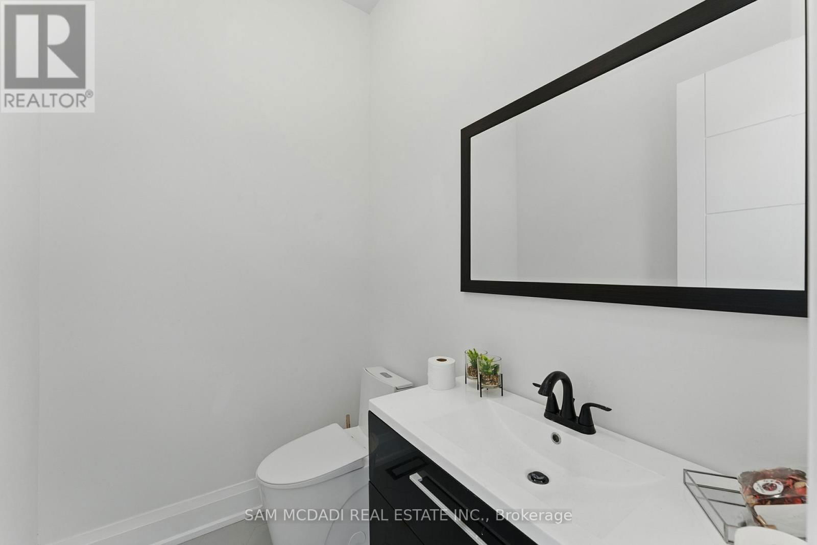1037 MEREDITH AVENUE Image 5