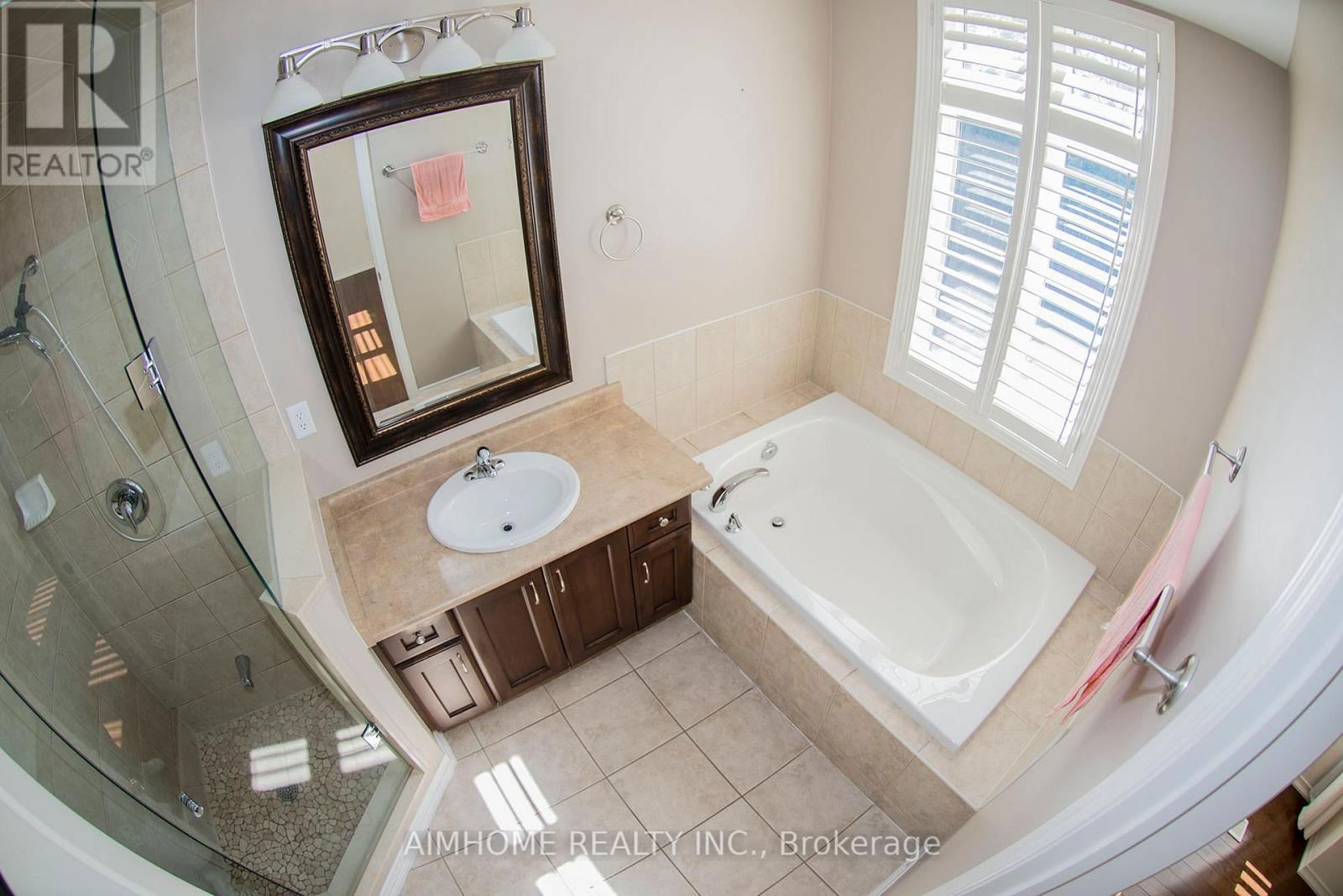 4198 FULLER CRESCENT Image 15