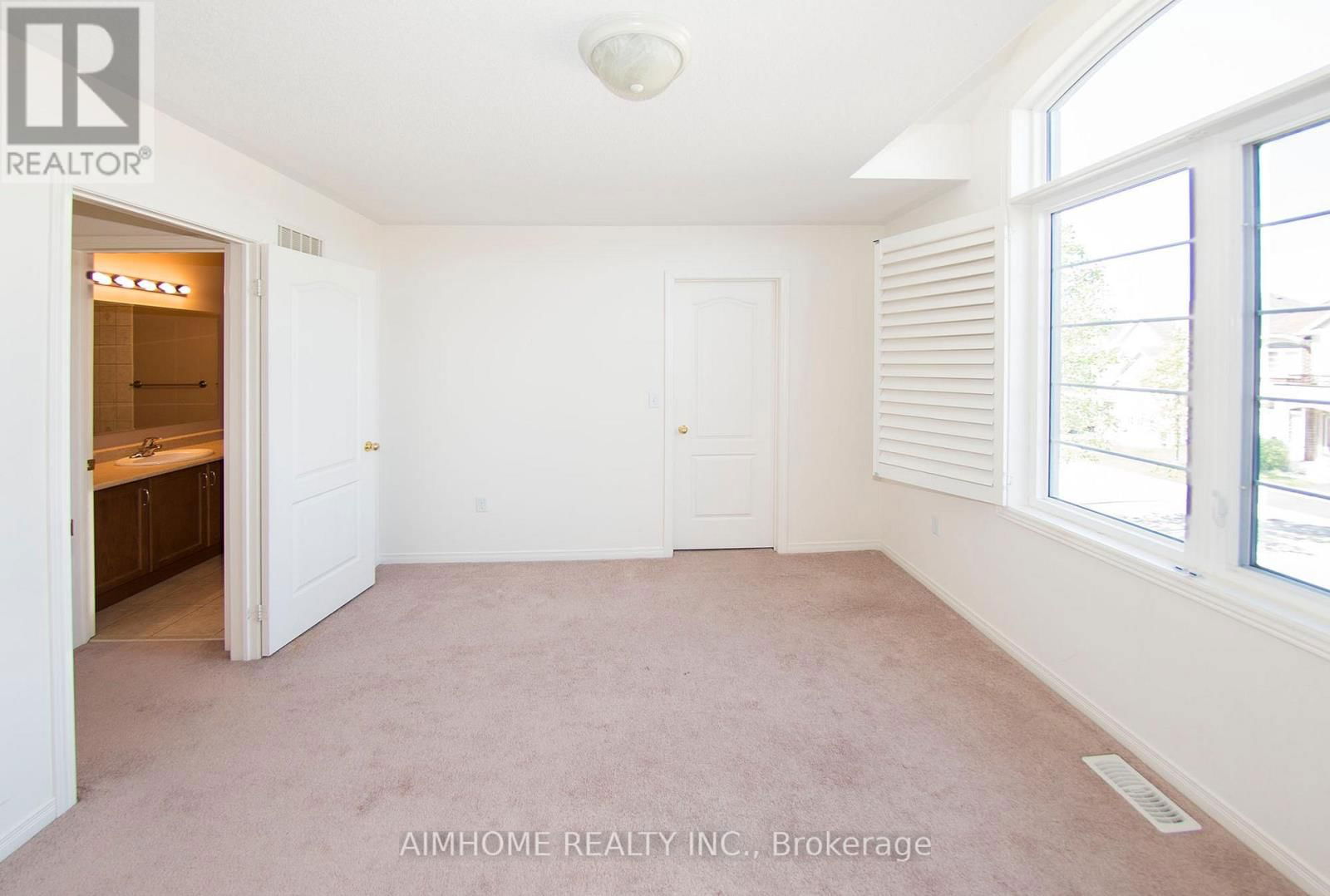 4198 FULLER CRESCENT Image 23