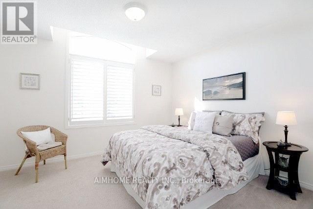 4198 FULLER CRESCENT Image 25