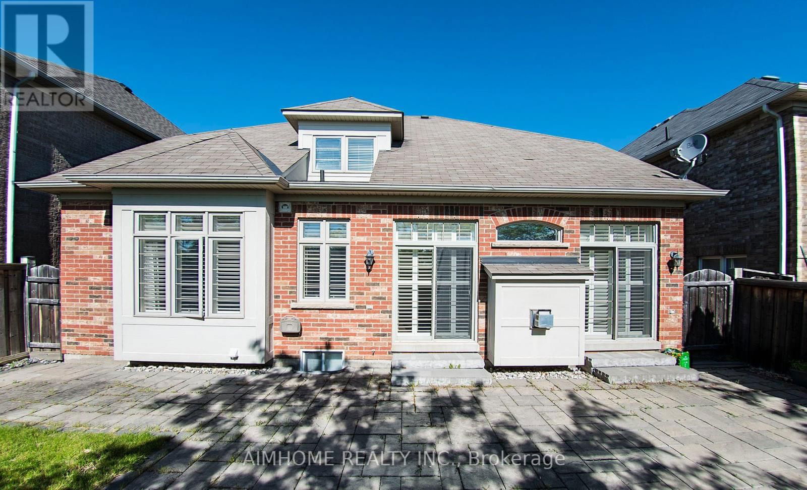 4198 FULLER CRESCENT Image 26