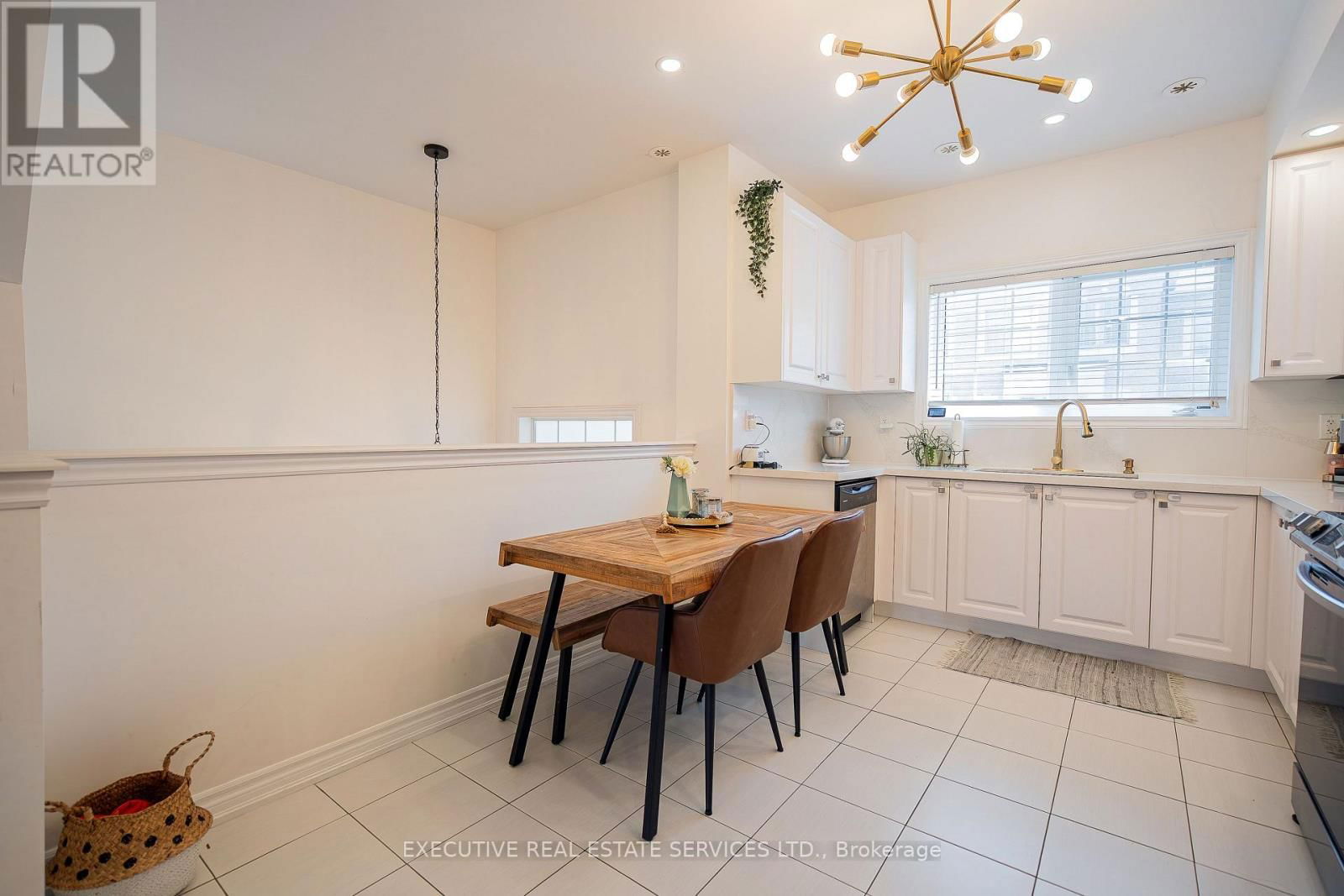 6 ABERCOVE CLOSE Image 12