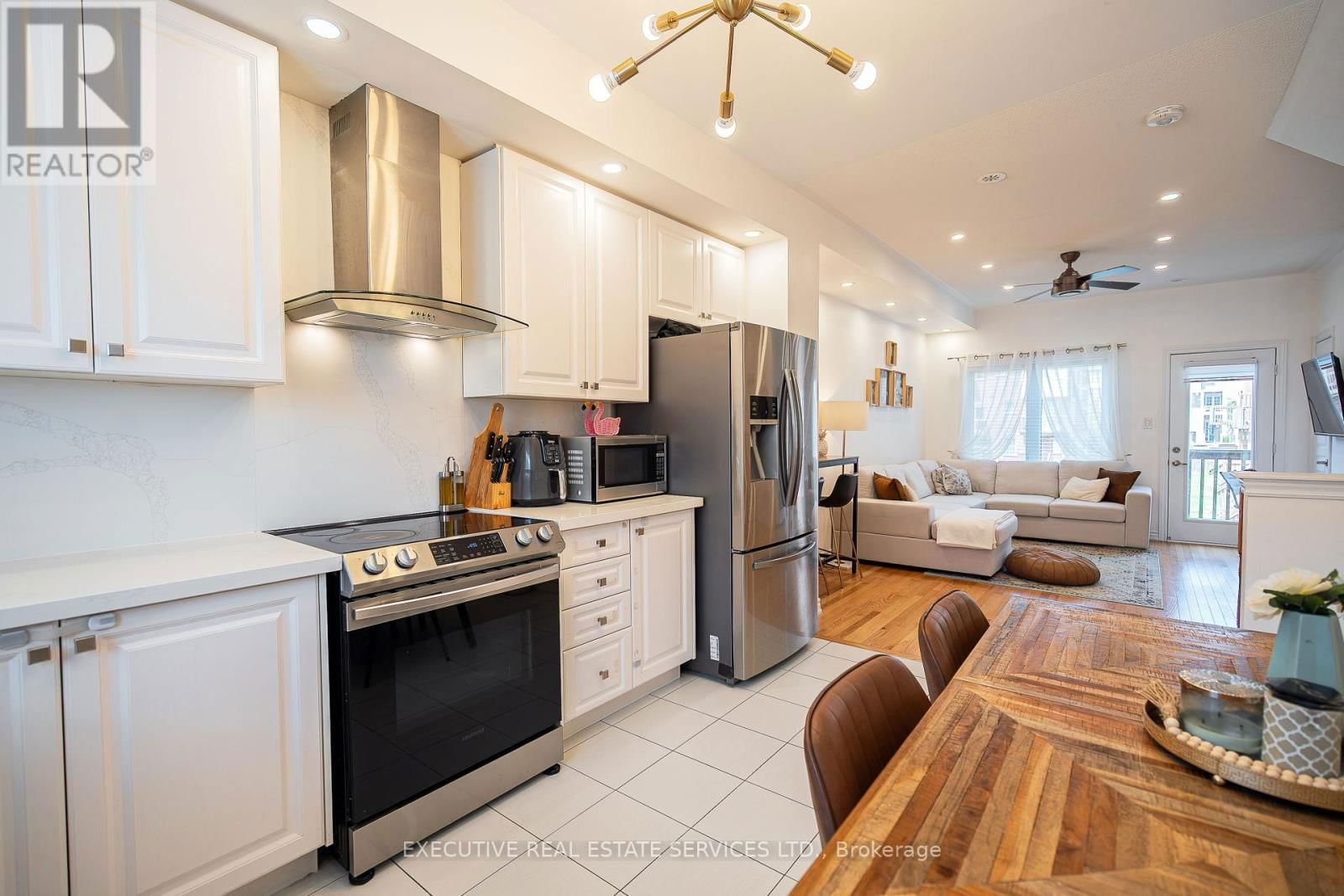6 ABERCOVE CLOSE Image 14