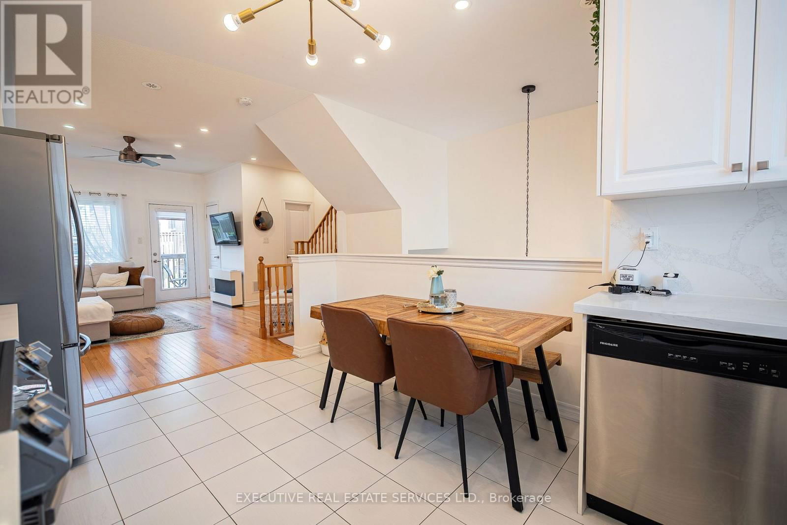 6 ABERCOVE CLOSE Image 15