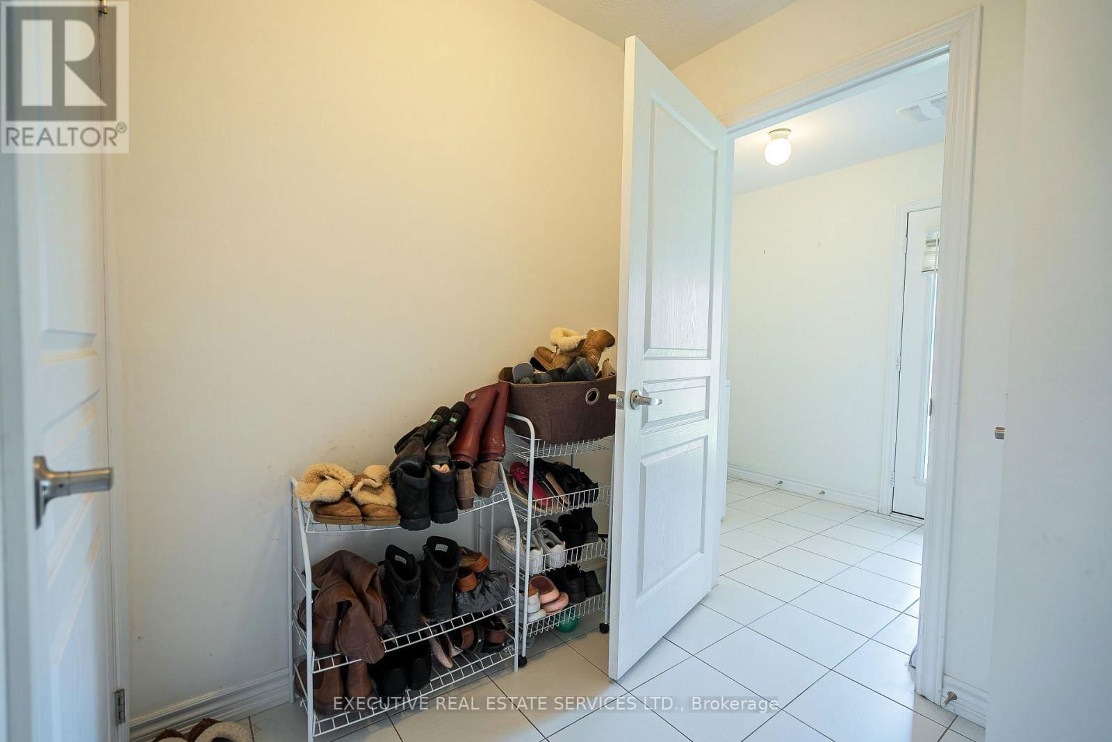 6 ABERCOVE CLOSE Image 33