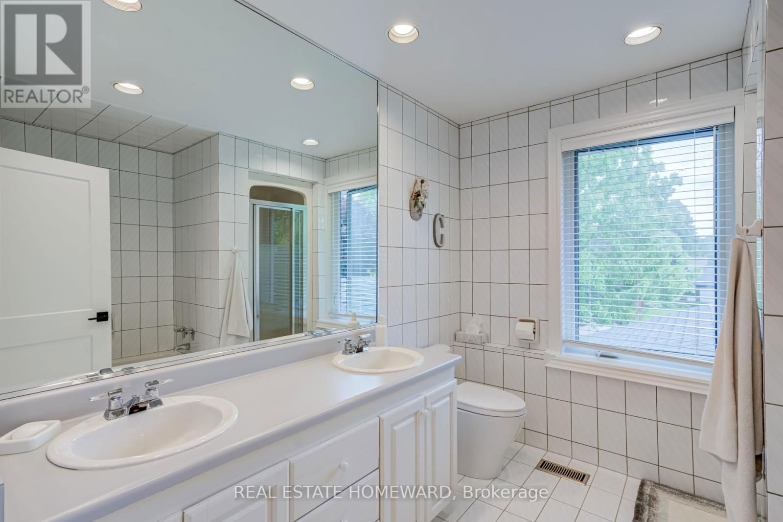 60 RAVENSBOURNE CRESCENT Image 24