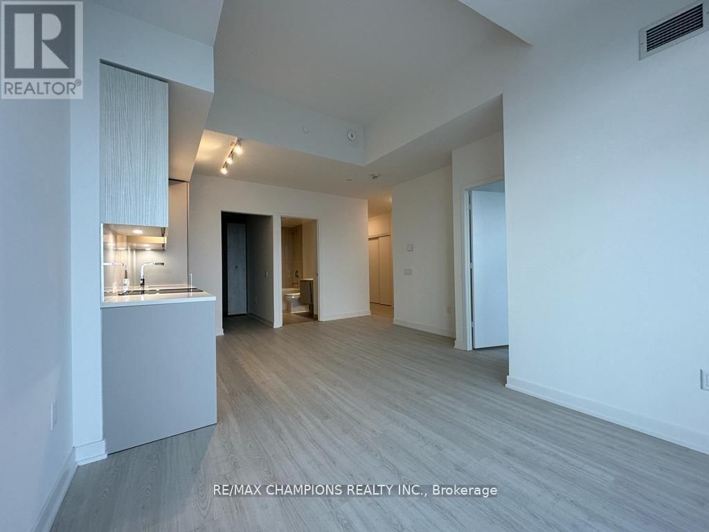 5905 - 3883 QUARTZ ROAD Image 4