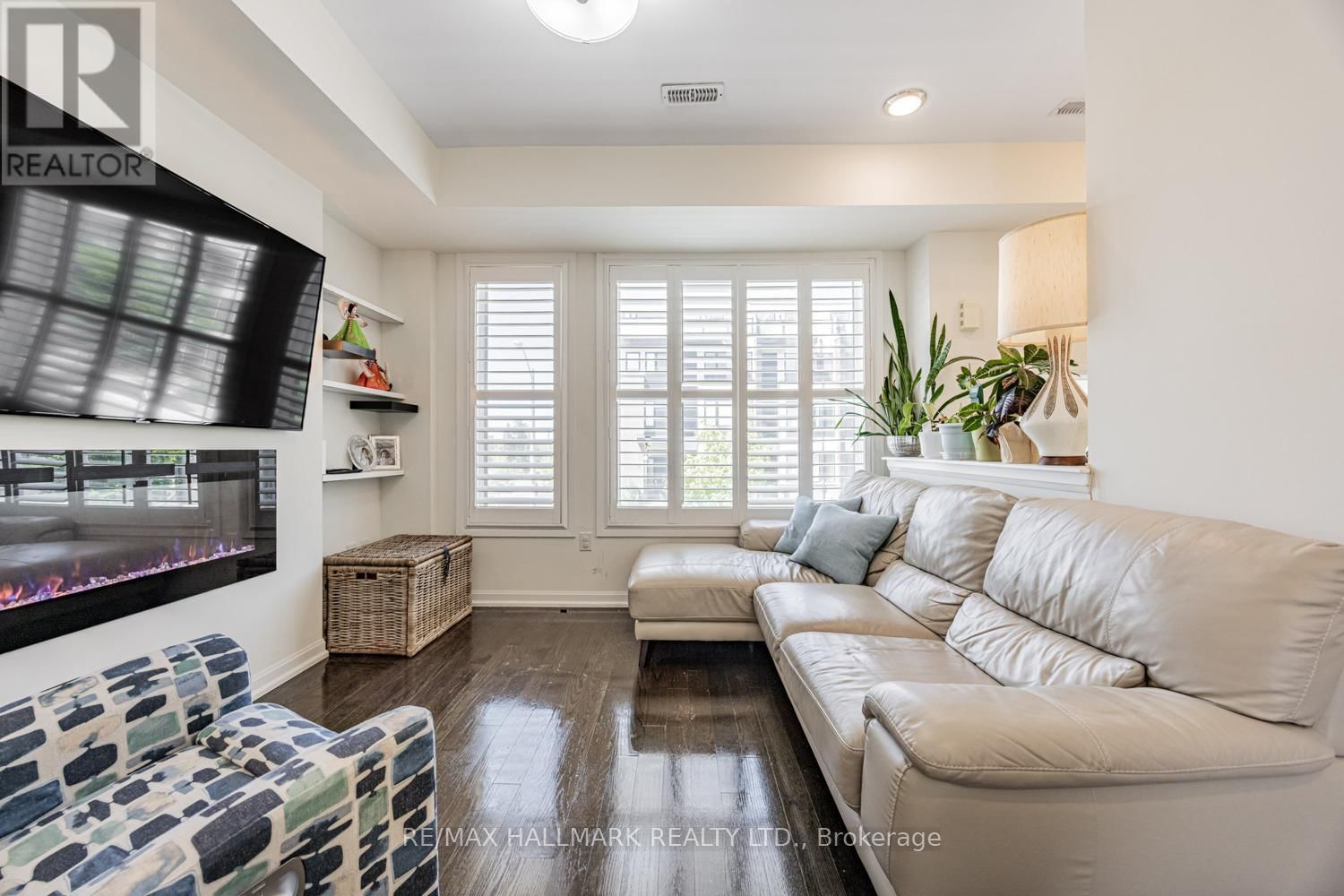 11 CAROLINE CARPENTER GROVE Image 3
