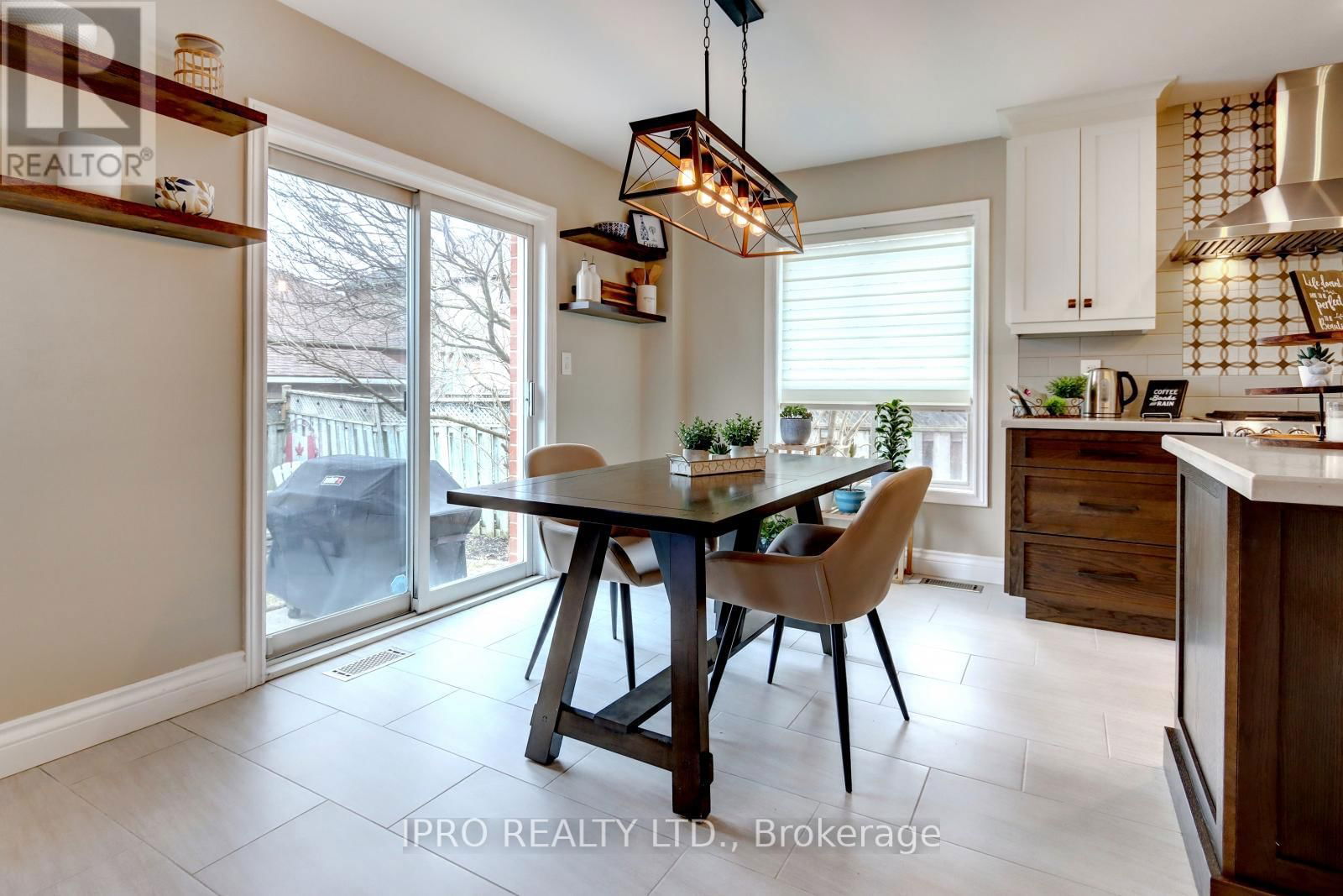10 BERTON BOULEVARD Image 12