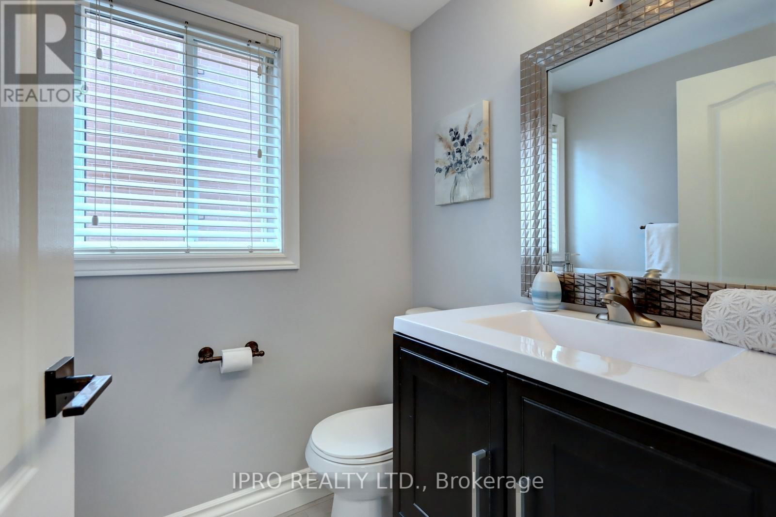 10 BERTON BOULEVARD Image 16