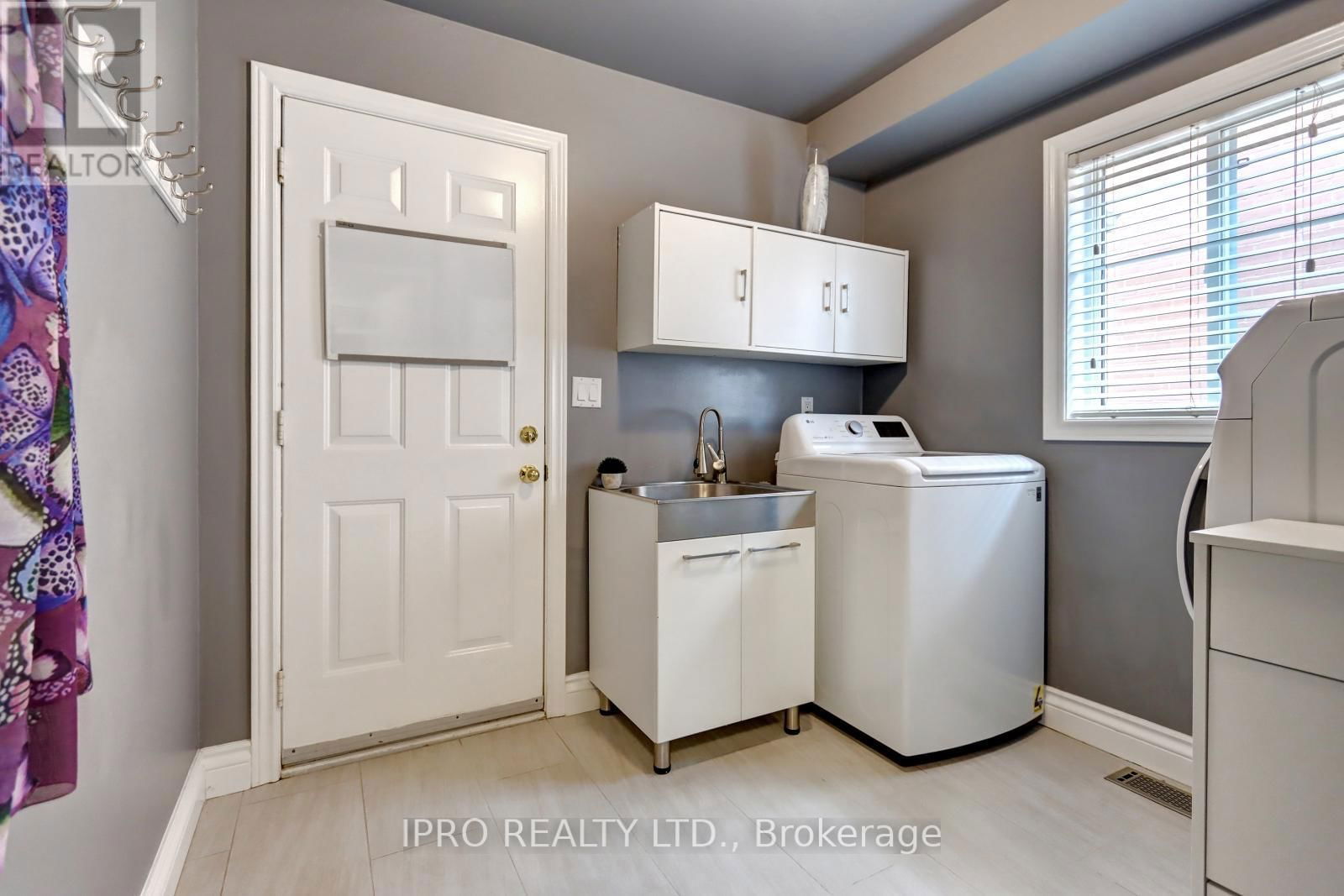 10 BERTON BOULEVARD Image 18