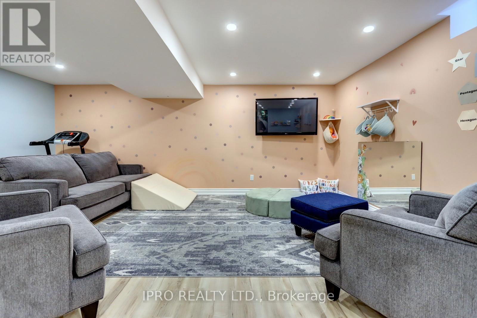 10 BERTON BOULEVARD Image 35