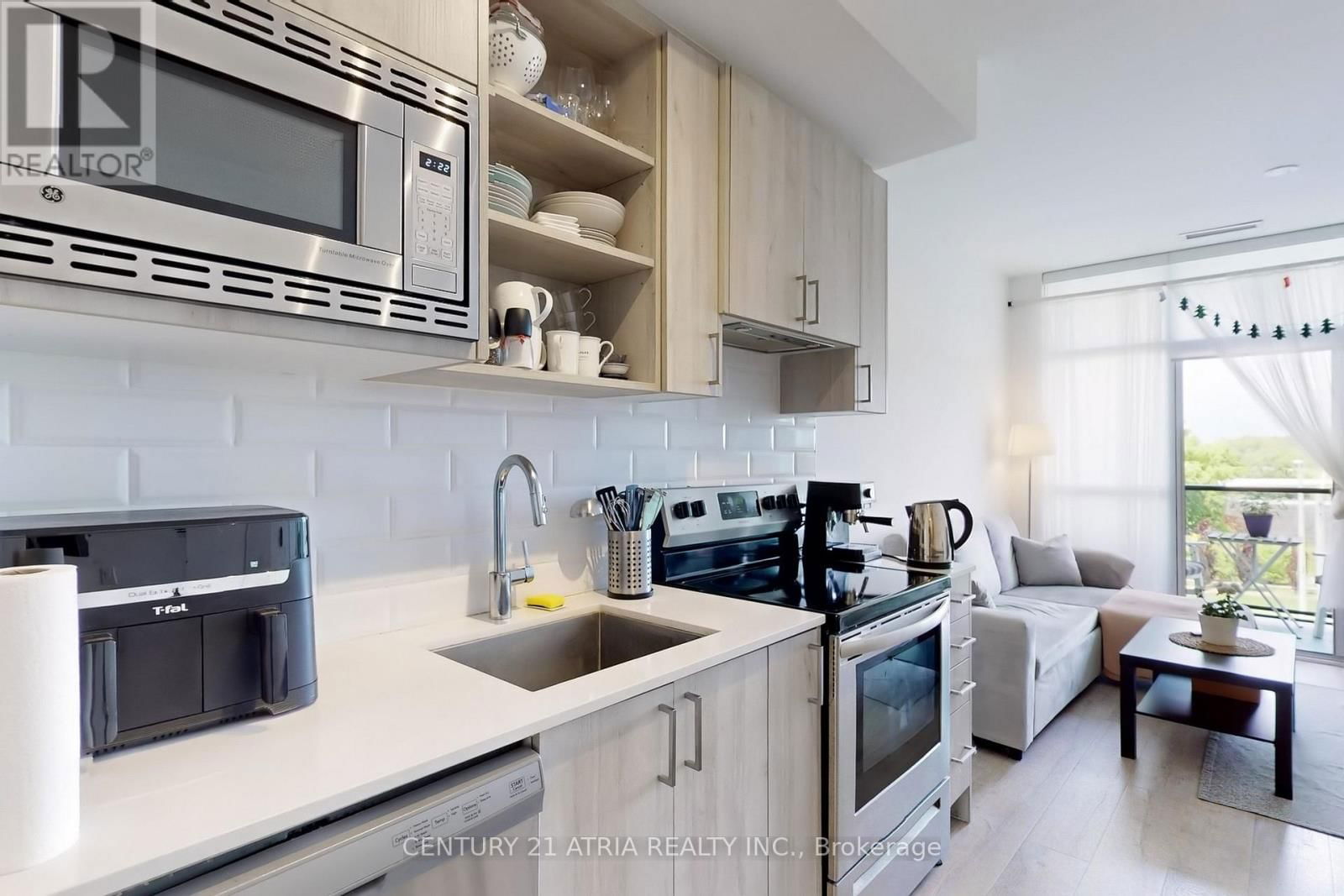 217 - 60 GEORGE BUTCHART DRIVE Image 12