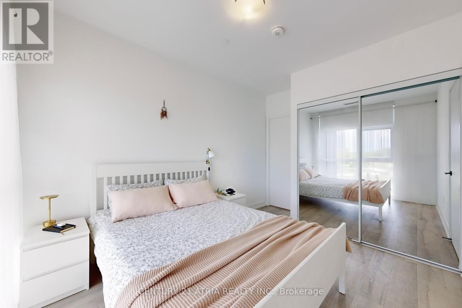 217 - 60 GEORGE BUTCHART DRIVE Image 15