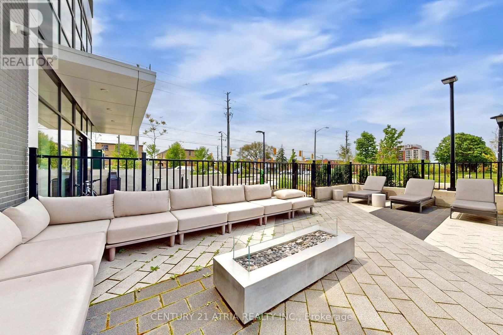 217 - 60 GEORGE BUTCHART DRIVE Image 45