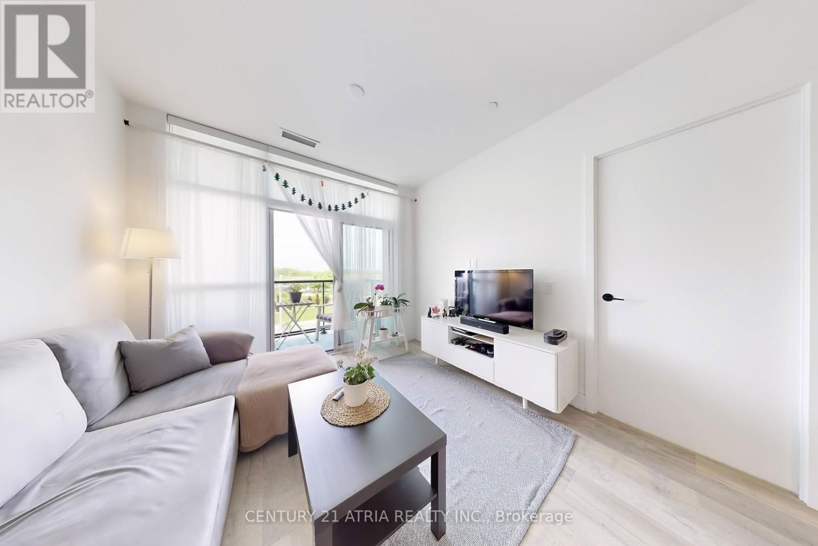 217 - 60 GEORGE BUTCHART DRIVE Image 8
