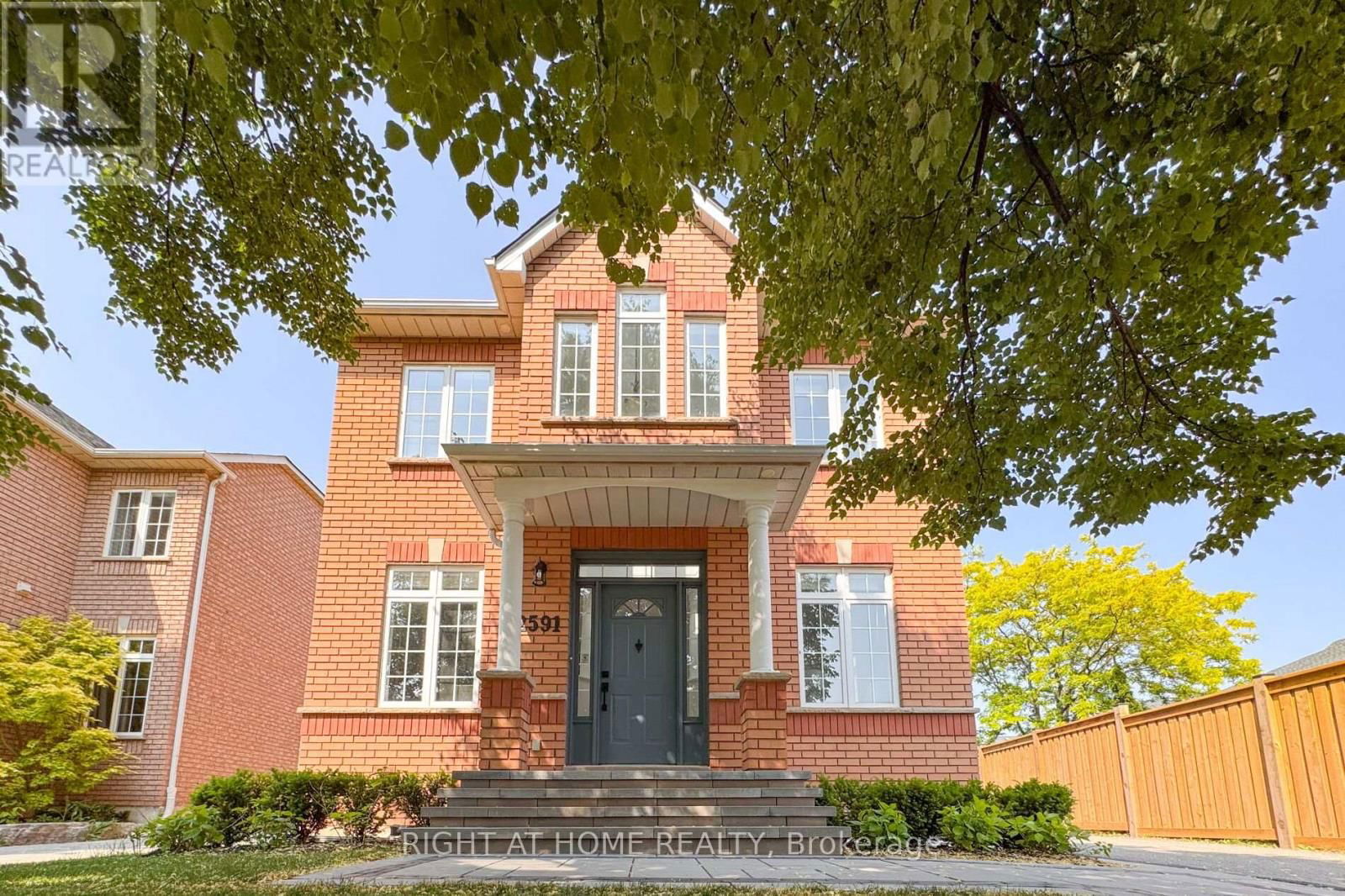 2591 CASTLE HILL CRESCENT Image 1