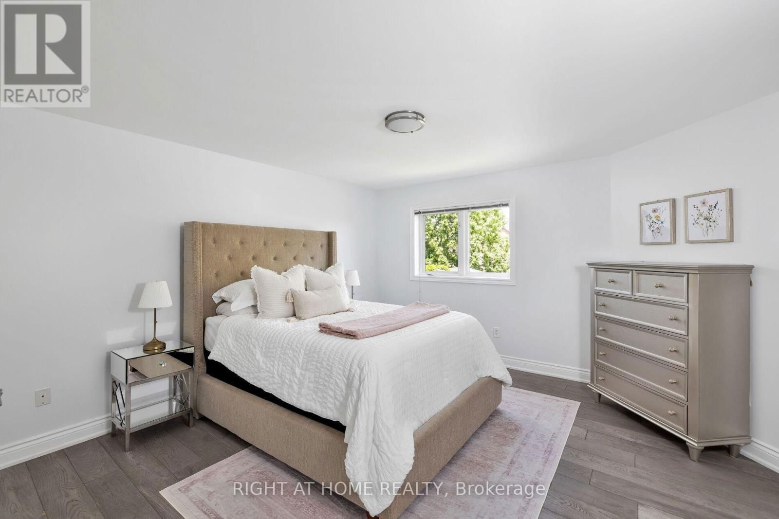 2591 CASTLE HILL CRESCENT Image 23