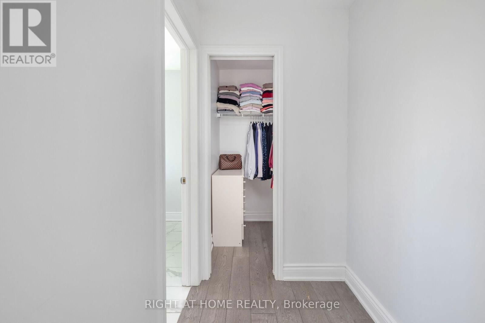 2591 CASTLE HILL CRESCENT Image 26