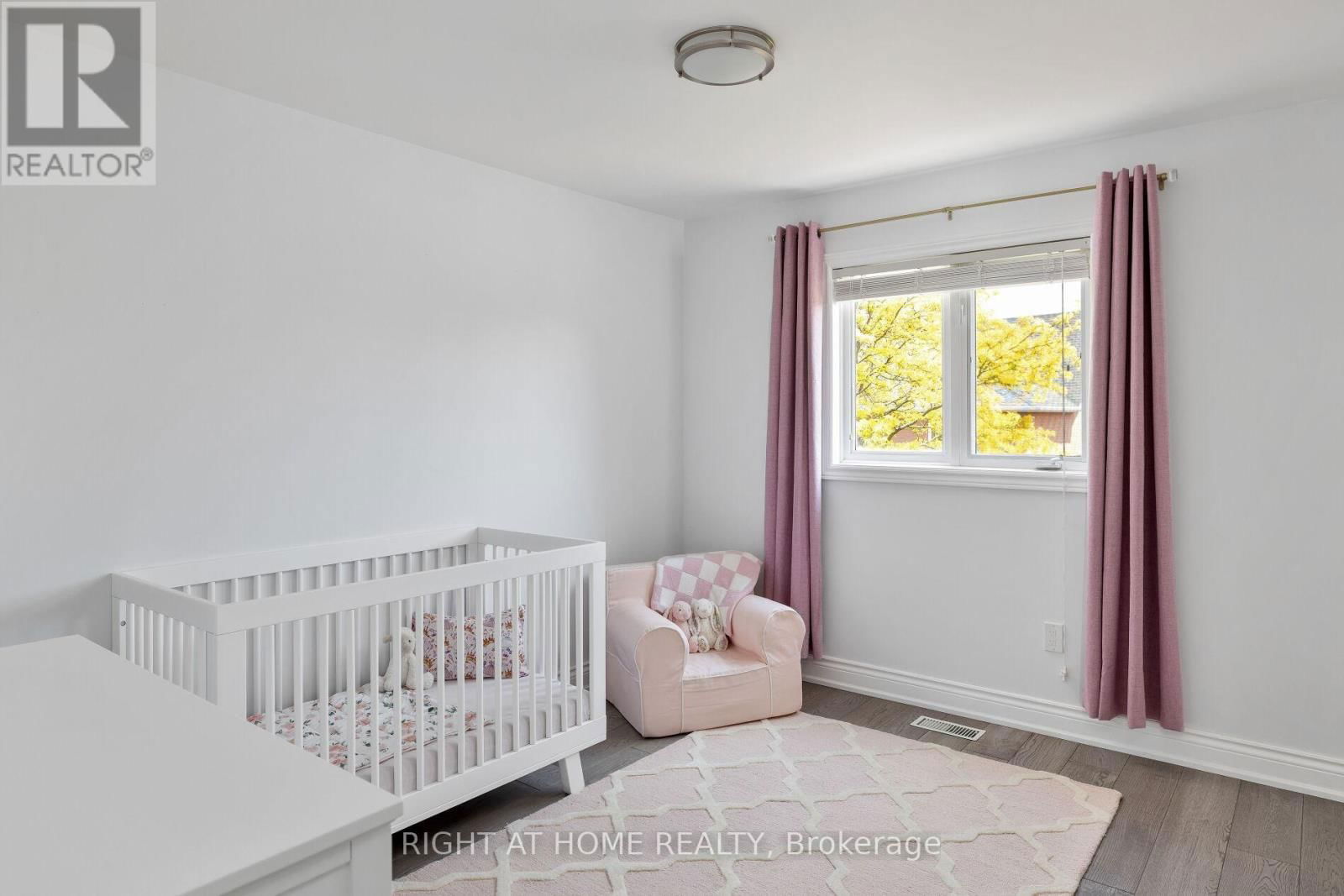 2591 CASTLE HILL CRESCENT Image 30