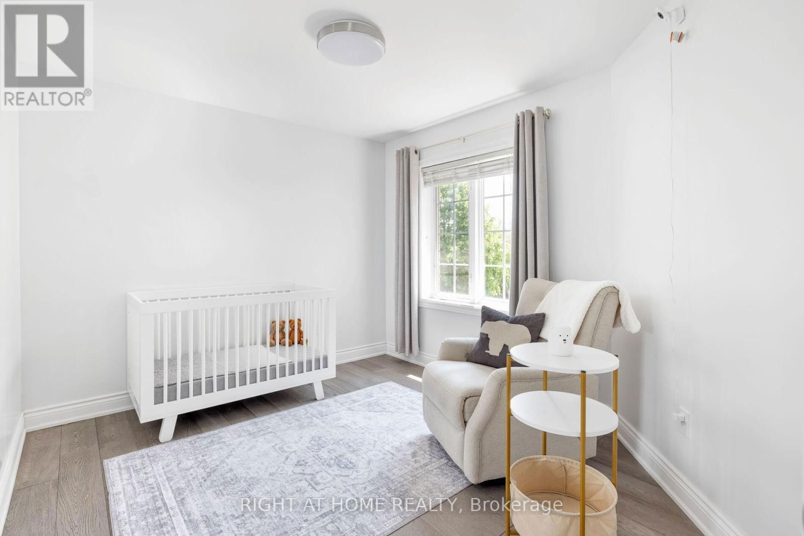2591 CASTLE HILL CRESCENT Image 32