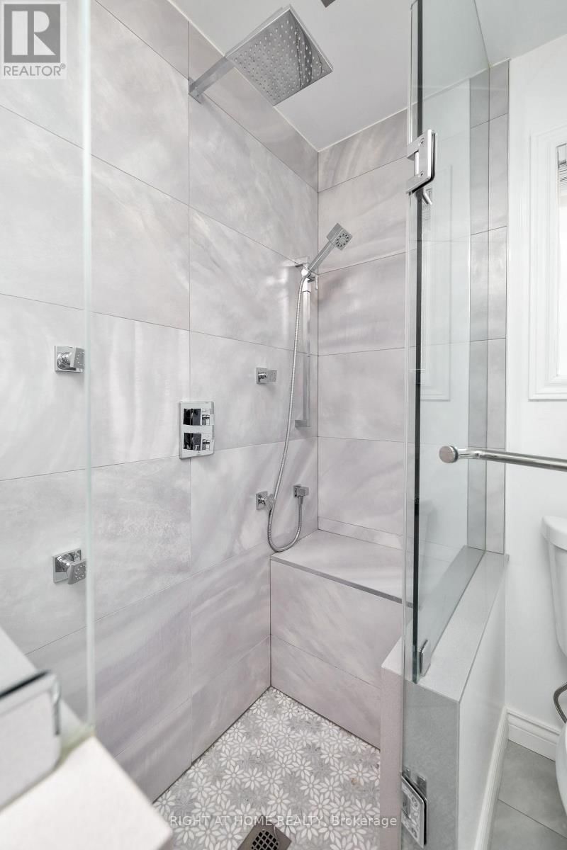 2591 CASTLE HILL CRESCENT Image 38