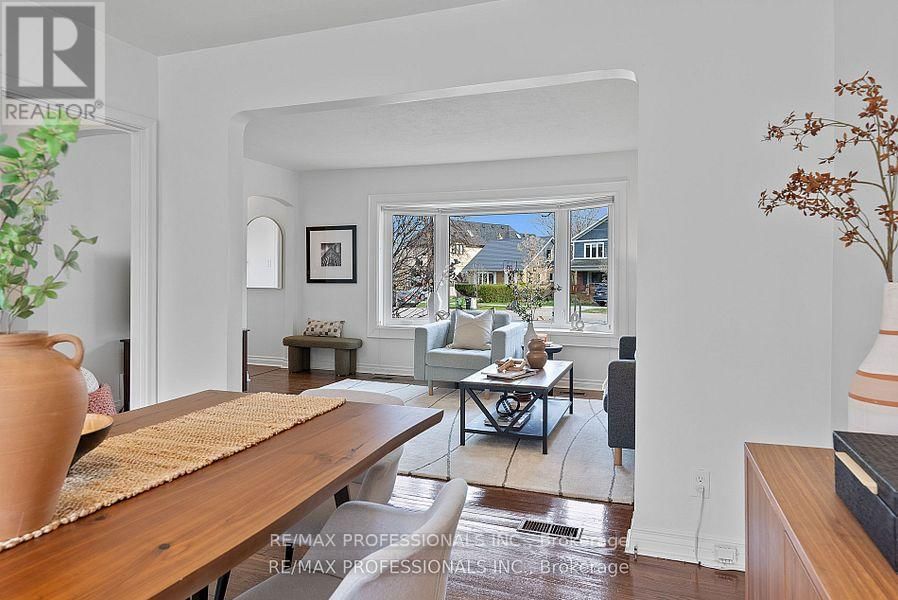 10 WOODBURY PLACE Image 10