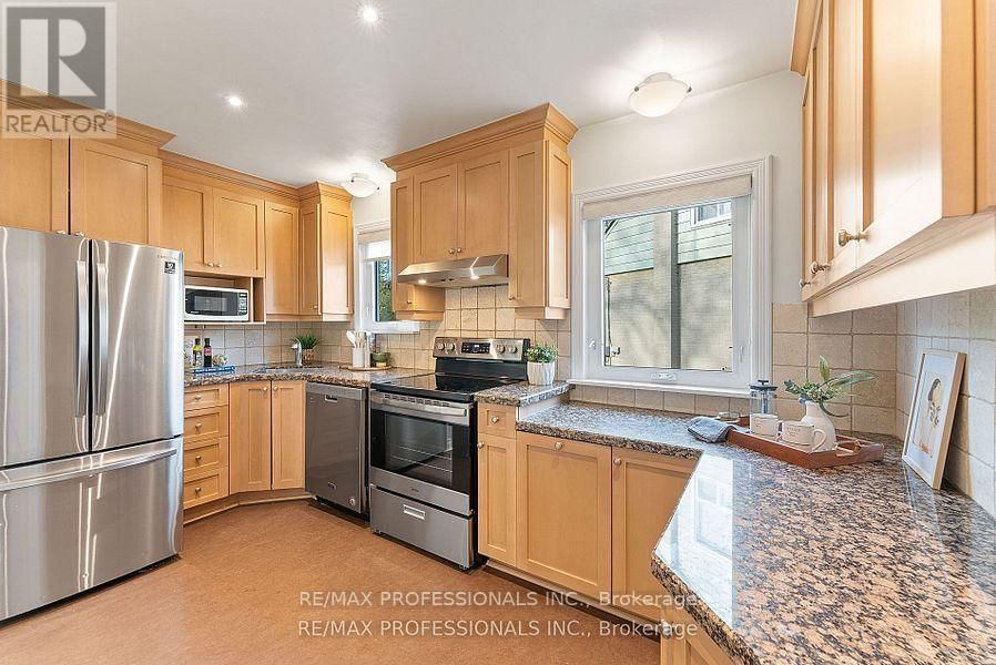 10 WOODBURY PLACE Image 12