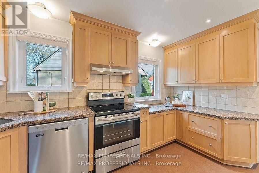 10 WOODBURY PLACE Image 14