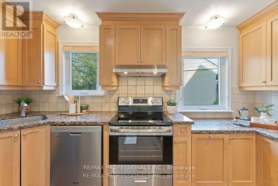 10 WOODBURY PLACE Image 15
