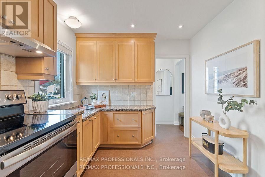 10 WOODBURY PLACE Image 16
