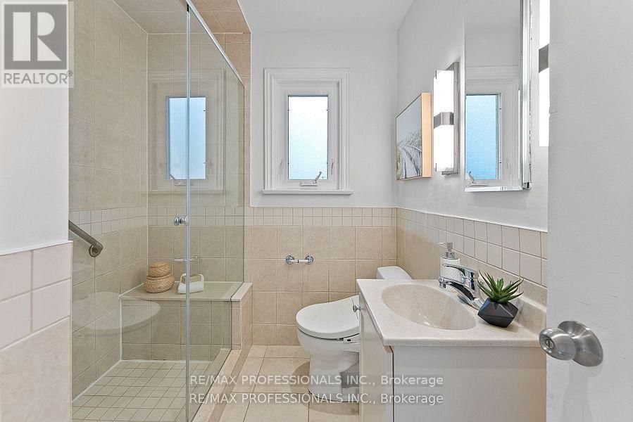 10 WOODBURY PLACE Image 17