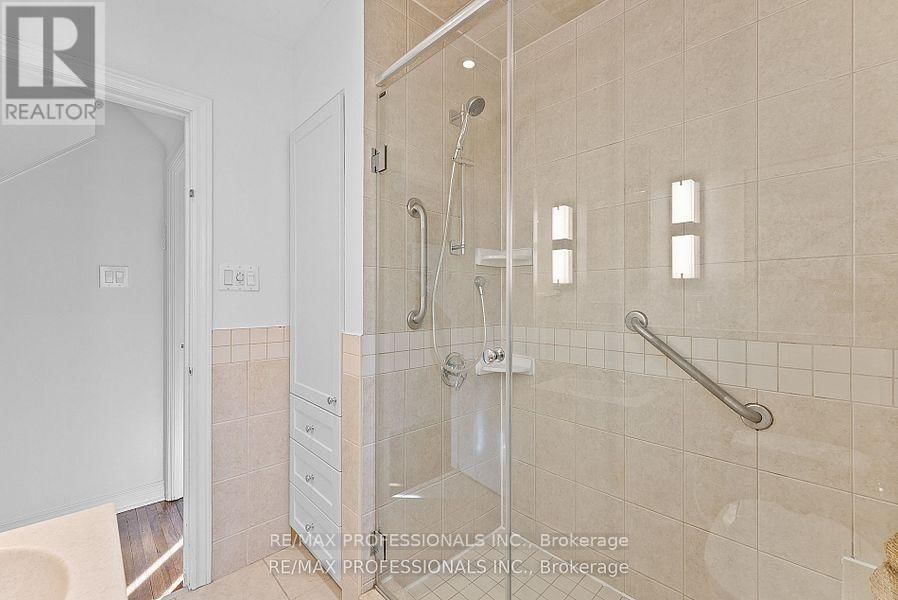 10 WOODBURY PLACE Image 18