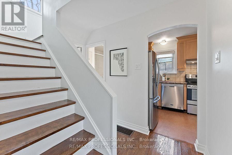 10 WOODBURY PLACE Image 19