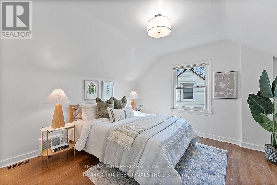 10 WOODBURY PLACE Image 21