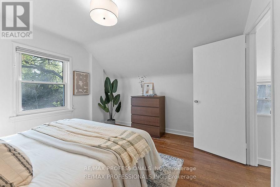 10 WOODBURY PLACE Image 22