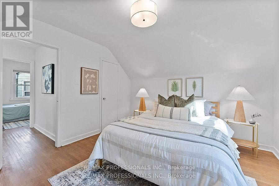 10 WOODBURY PLACE Image 23