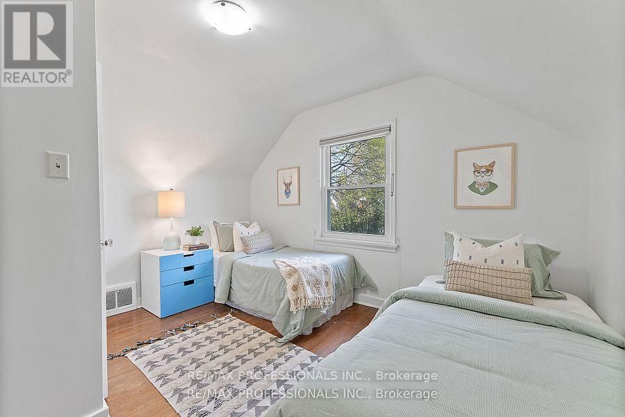 10 WOODBURY PLACE Image 24