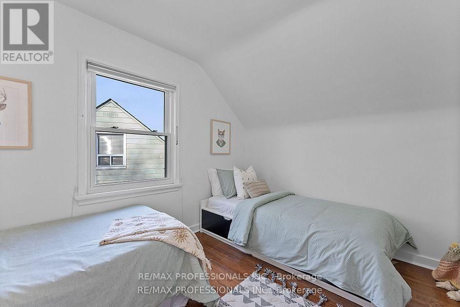 10 WOODBURY PLACE Image 25