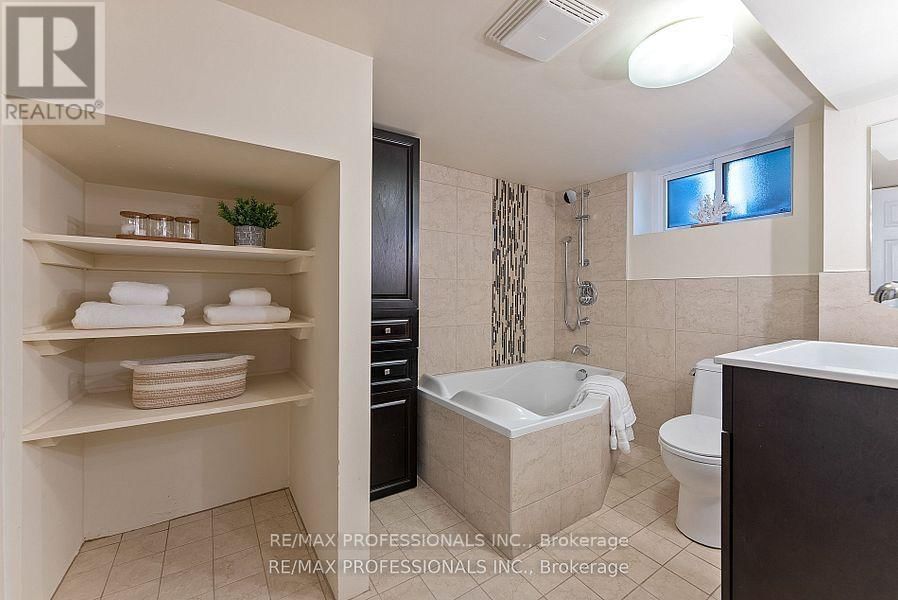 10 WOODBURY PLACE Image 32